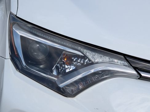 Used 2016 Toyota RAV4 LE FWD image 10