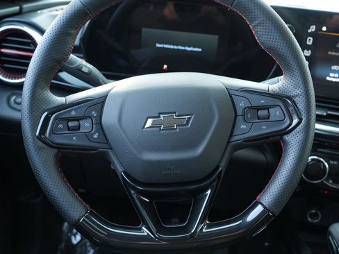 Used 2025 Chevrolet Trax RS w/ Sunroof Package image 23