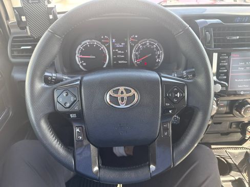Used 2022 Toyota 4Runner TRD Off-Road AWD/4WD image 9