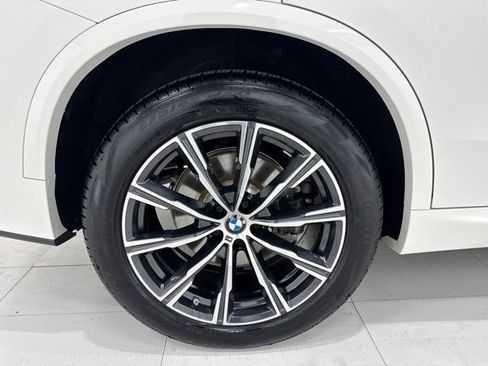 Used 2026 BMW X5 xDrive40i w/ M Sport Package AWD/4WD image 43