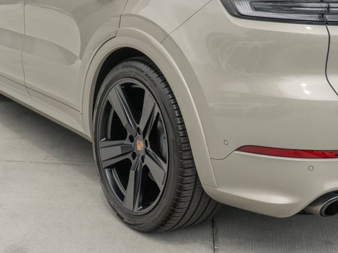 Used 2025 Porsche Cayenne GTS AWD/4WD image 48