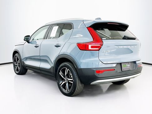 Used 2023 Volvo XC40 B5 Plus AWD/4WD image 5