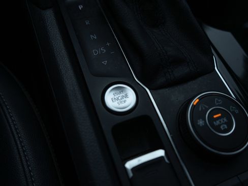 Used 2019 Volkswagen Atlas SEL R-Line image 23