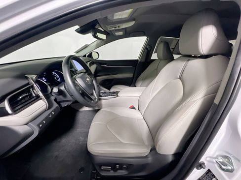 Used 2023 Toyota Camry XLE image 14