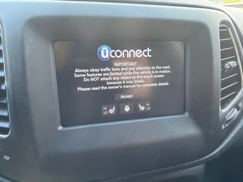 Used 2019 Jeep Compass Latitude w/ Cold Weather Group AWD/4WD image 4