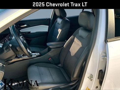 Used 2025 Chevrolet Trax LT w/ Driver Confidence Package FWD image 24