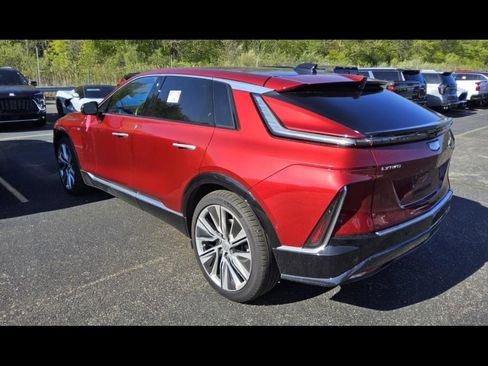 Used 2024 Cadillac Lyriq Luxury AWD/4WD image 4