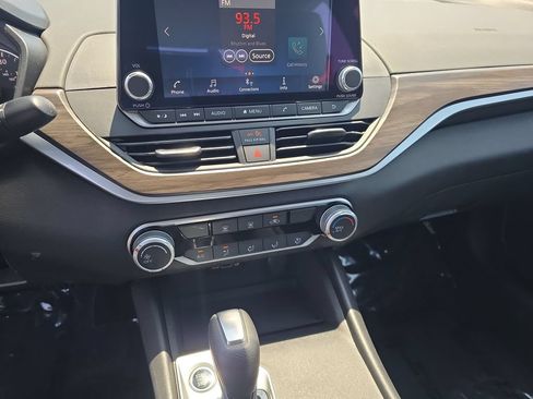 Used 2025 Nissan Altima 2.5 SV FWD image 16
