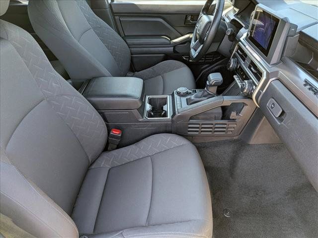 Used 2025 Toyota Tacoma SR5 AWD/4WD image 20
