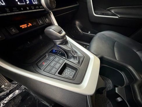 Used 2021 Toyota RAV4 XLE Premium AWD/4WD image 19