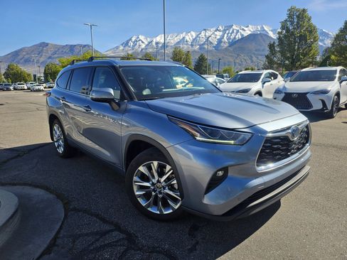 Used 2021 Toyota Highlander Limited AWD/4WD image 2
