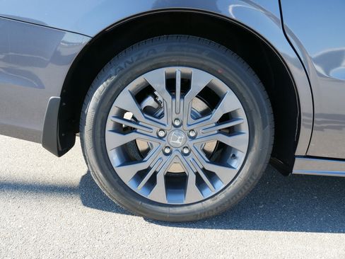 New 2026 Honda Odyssey Touring image 11