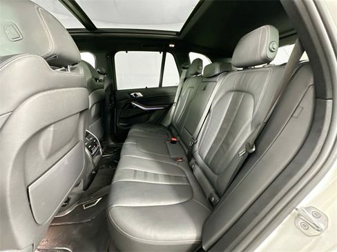 Used 2022 BMW X5 xDrive40i w/ Premium Essential Package image 25