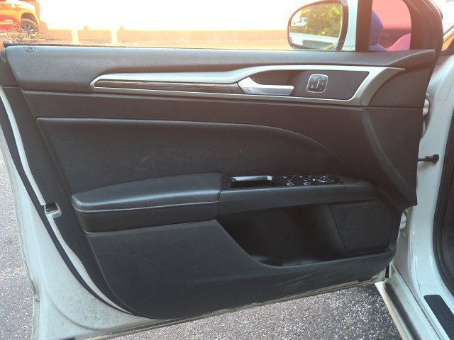 Used 2014 Ford Fusion SE w/ Equipment Group 202A FWD image 20