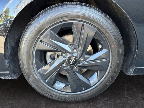 Used 2021 Hyundai Elantra SEL FWD image 14