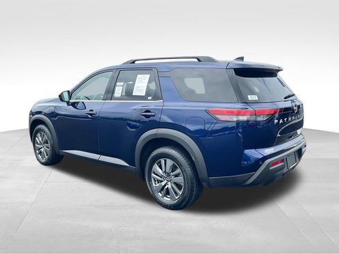 Used 2025 Nissan Pathfinder SV FWD image 7