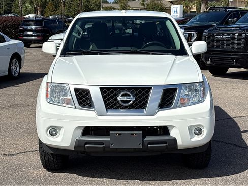 Used 2018 Nissan Frontier PRO-4X image 2