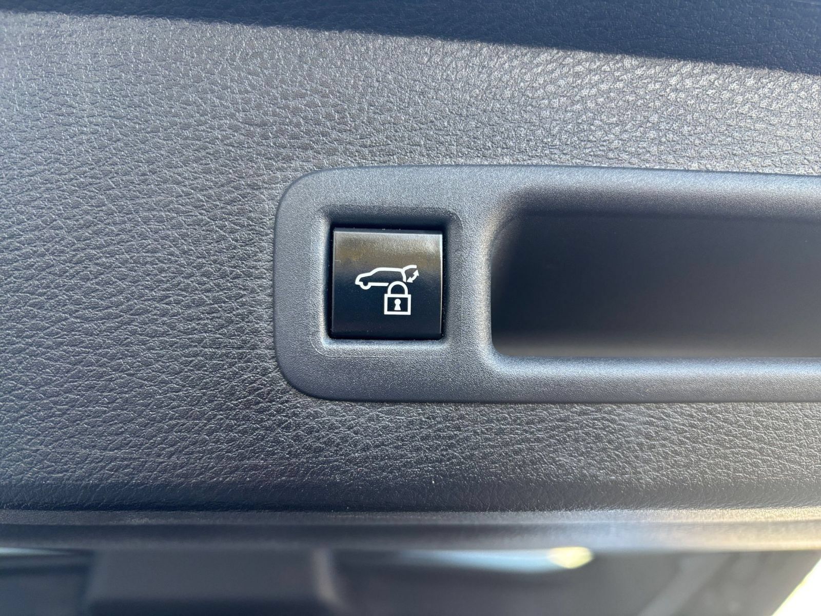 Used 2025 Toyota Sienna XLE FWD image 21