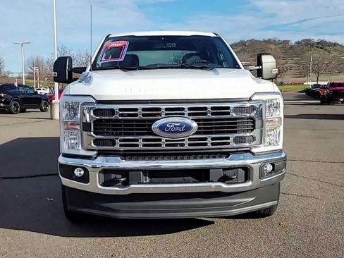 Used 2023 Ford F350 XLT image 3