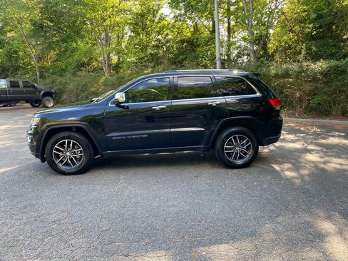 Used 2018 Jeep Grand Cherokee Limited AWD/4WD image 2