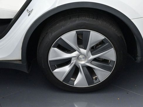 Used 2021 Tesla Model Y Long Range image 29