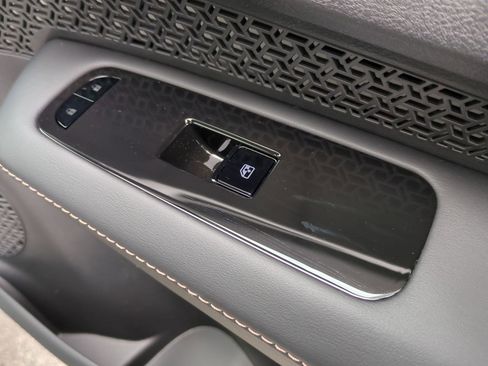 New 2024 Nissan Ariya AWD image 39