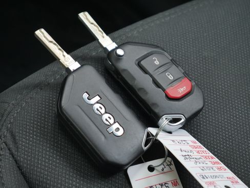 Used 2019 Jeep Wrangler Sport AWD/4WD image 30