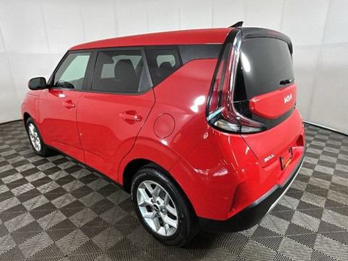 Used 2024 Kia Soul LX w/ Option Group 015 FWD image 4
