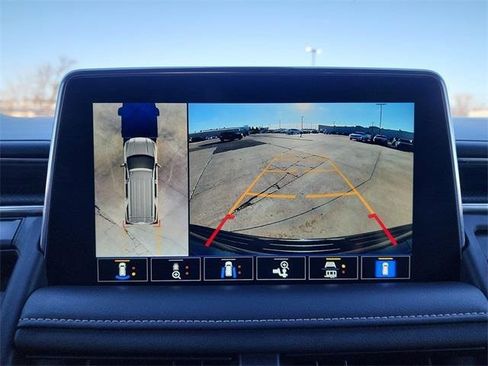 Used 2021 GMC Yukon XL SLT w/ SLT Premium Package image 22