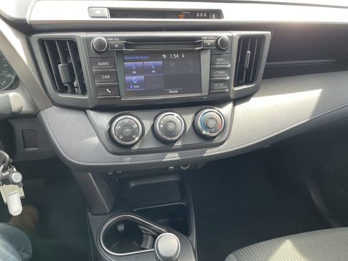Used 2017 Toyota RAV4 LE AWD/4WD image 18