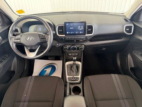 Used 2025 Hyundai Venue SEL FWD image 3