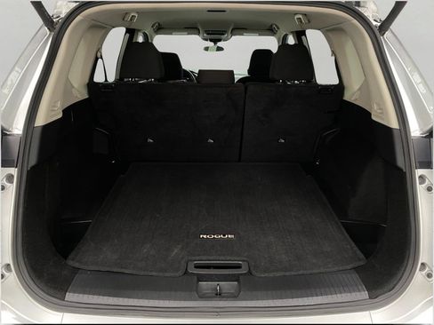 Certified 2025 Nissan Rogue SV image 5