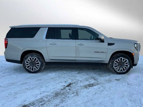 Used 2024 GMC Yukon XL Denali Ultimate image 2