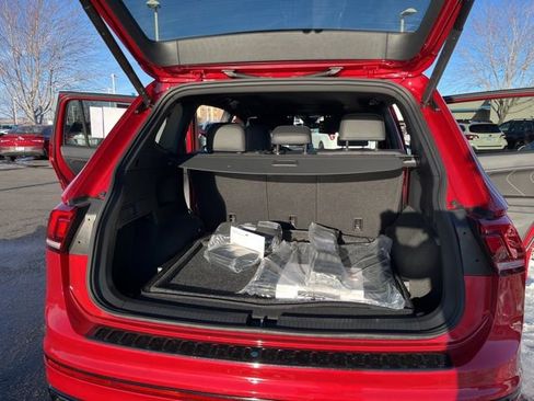 New 2024 Volkswagen Tiguan SE R-Line image 23