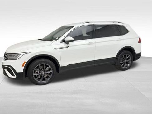 Used 2022 Volkswagen Tiguan SE image 6