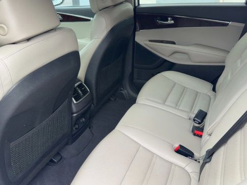 Used 2017 Kia Sorento AWD w/ LX Convenience Package image 10