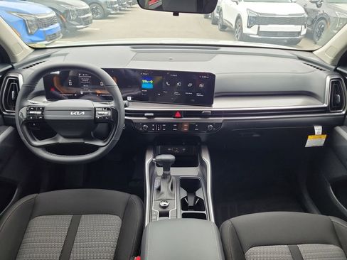 New 2026 Kia Sorento LX FWD image 17