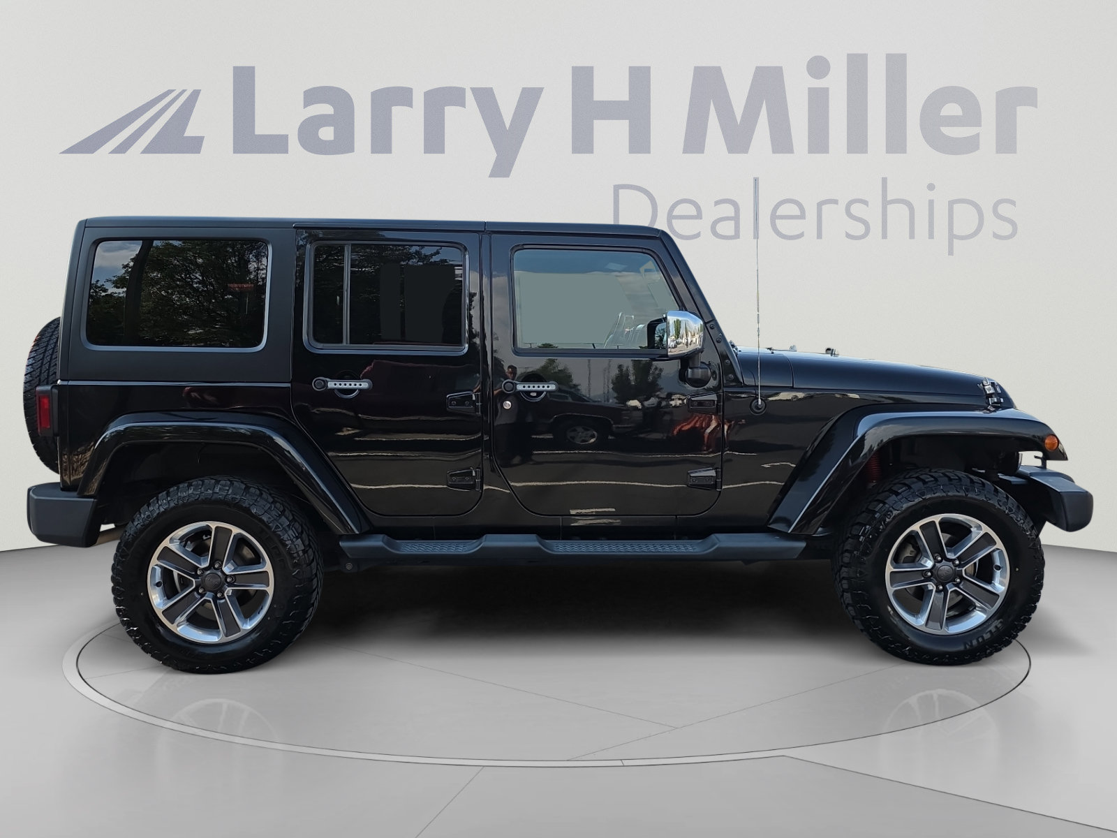 Used 2014 Jeep Wrangler Unlimited Sahara w/ Dual Top Group AWD/4WD image 6