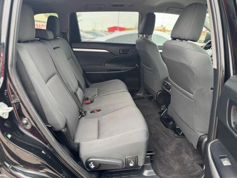 Used 2019 Toyota Highlander LE FWD image 15