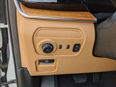 Used 2024 Jeep Grand Wagoneer L Series III image 32