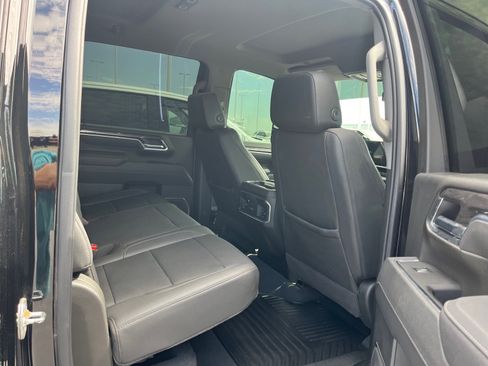 Used 2025 Chevrolet Silverado 3500 LTZ w/ LTZ Convenience Package AWD/4WD image 9
