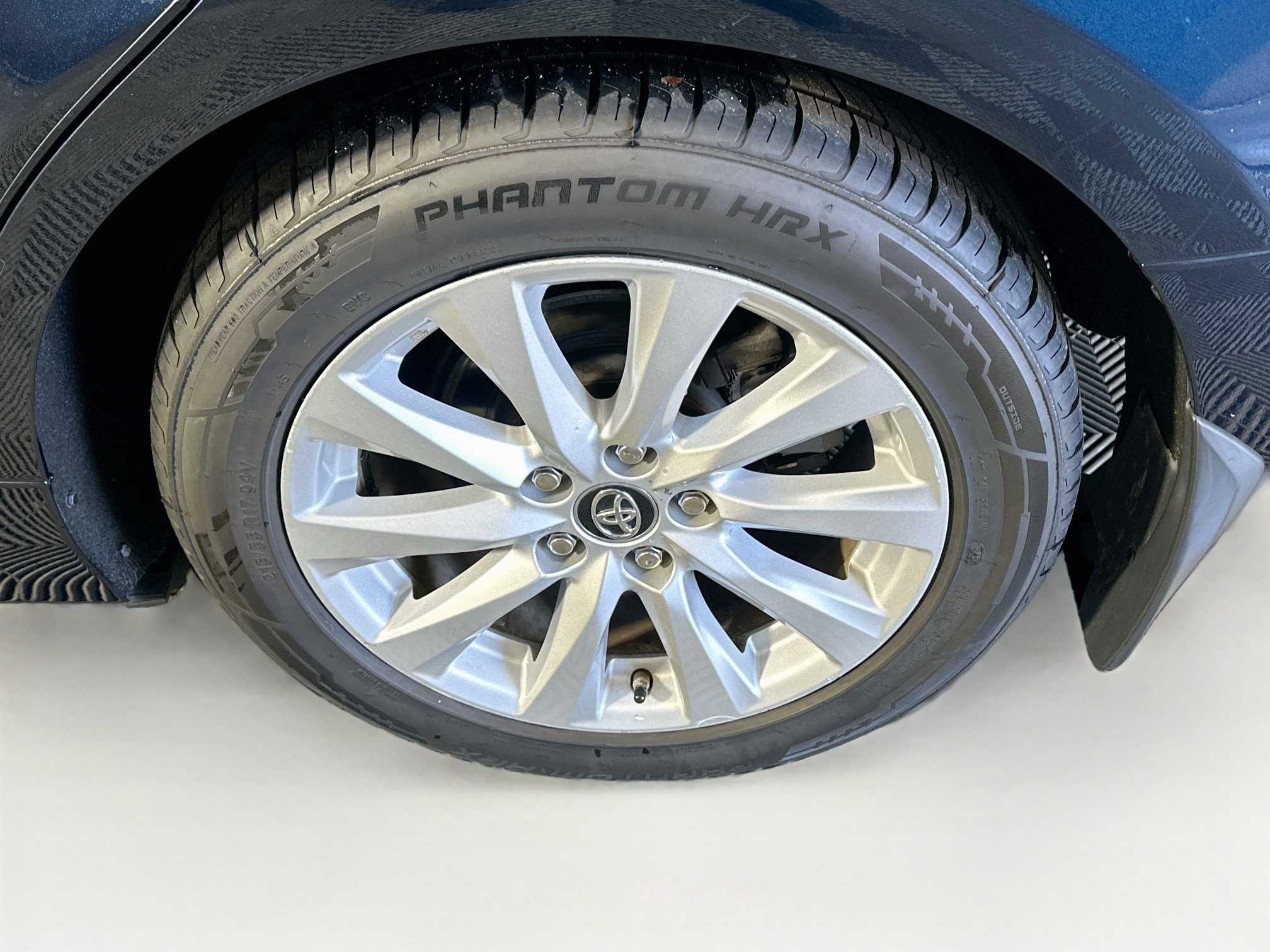 Used 2019 Toyota Camry LE FWD image 11