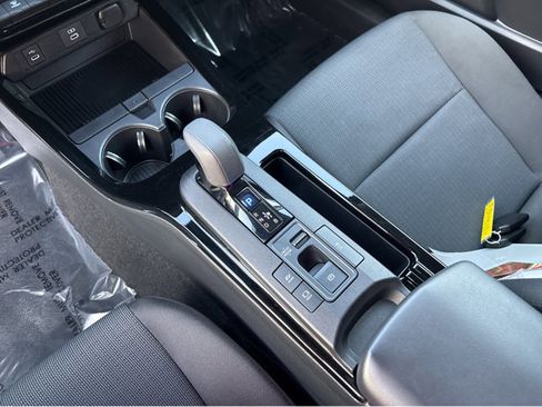 Used 2024 Toyota Prius LE image 32