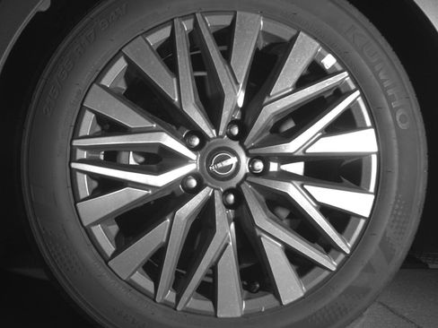 Used 2025 Nissan Altima 2.5 SV FWD image 15
