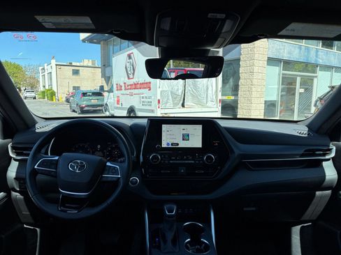 Used 2025 Toyota Highlander XSE AWD/4WD image 36
