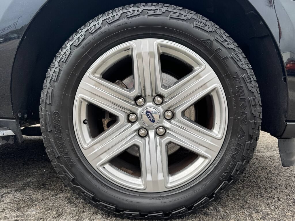 Used 2018 Ford Expedition Max XLT w/ Equipment Group 202A AWD/4WD image 13