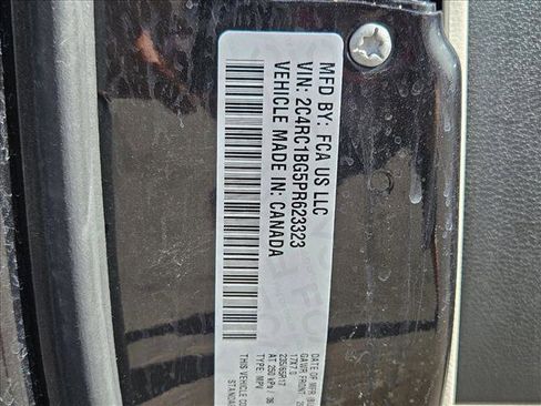 Used 2023 Chrysler Pacifica Touring-L FWD image 30