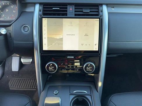 New 2025 Land Rover Discovery Dynamic SE image 22