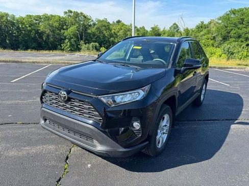 Used 2020 Toyota RAV4 XLE w/ Convenience Package FWD image 7
