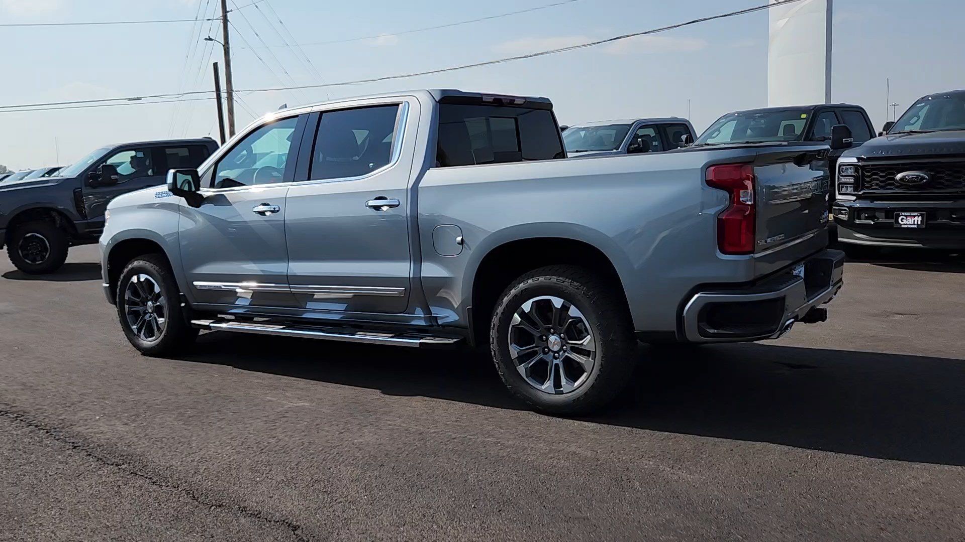 Used 2025 Chevrolet Silverado 1500 High Country w/ Technology Package AWD/4WD image 2